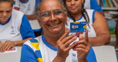Prefeitura de Lauro de Freitas libera pagamento do Bolsa EJA para estudantes da rede municipal